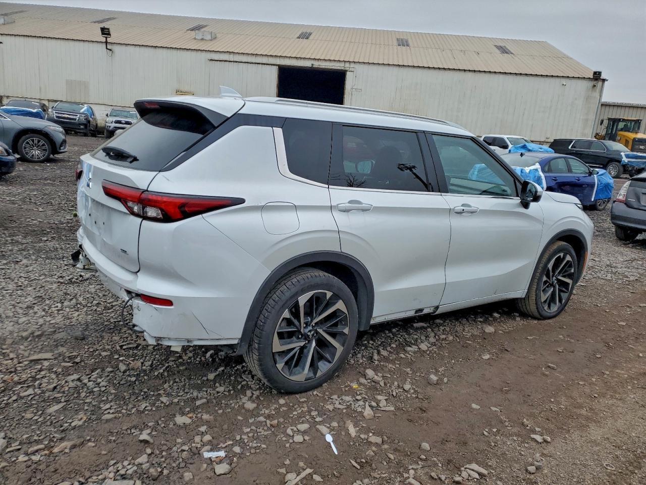 2023 MITSUBISHI outlander