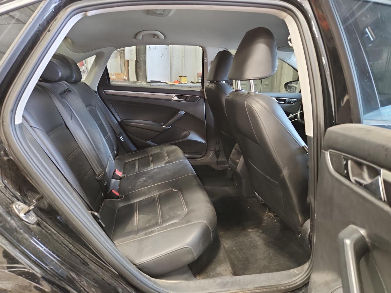 2016 VOLKSWAGEN Passat