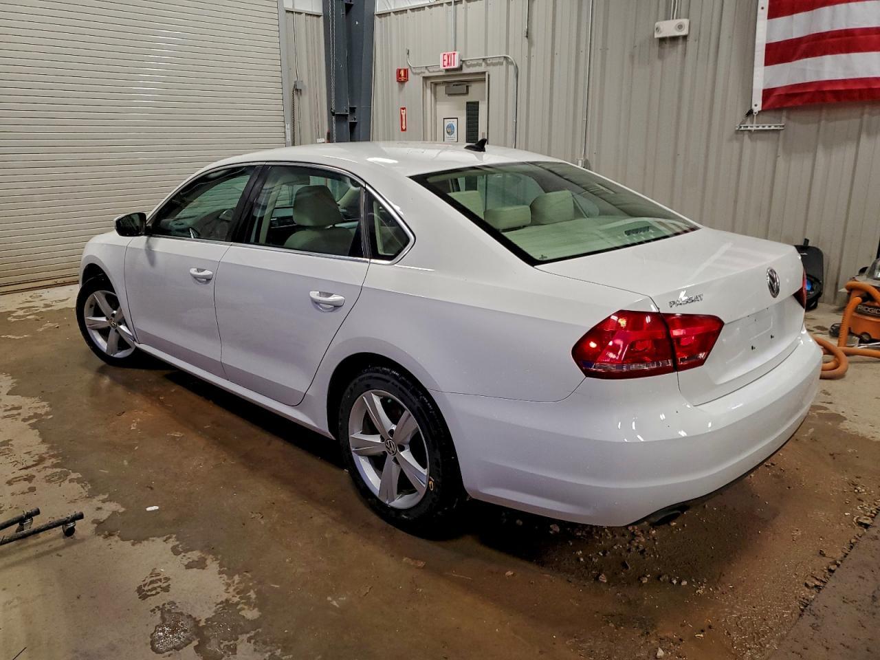 2014 VOLKSWAGEN Passat