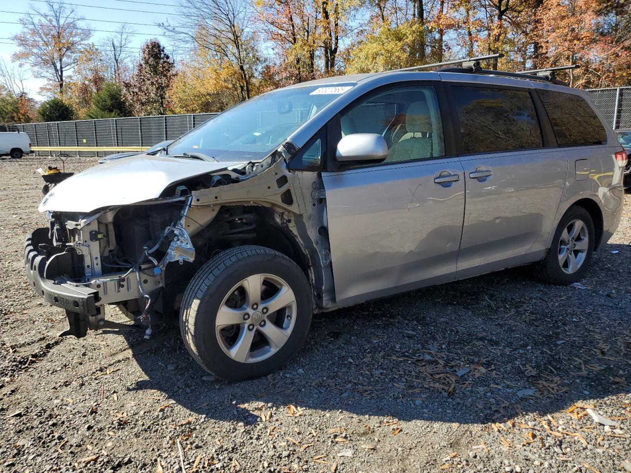 2014 TOYOTA SIENNA