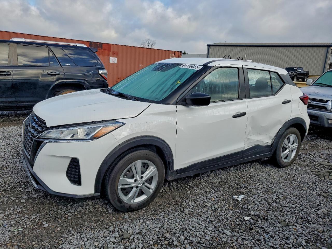 2024 NISSAN KICKS