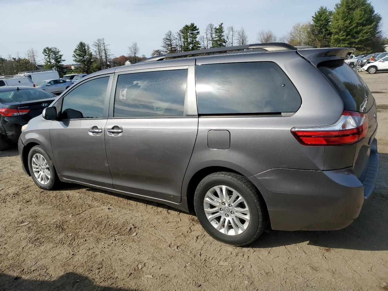 2017 TOYOTA SIENNA