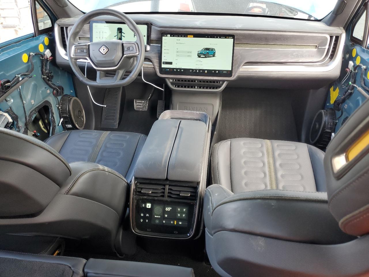 2025 RIVIAN R1s