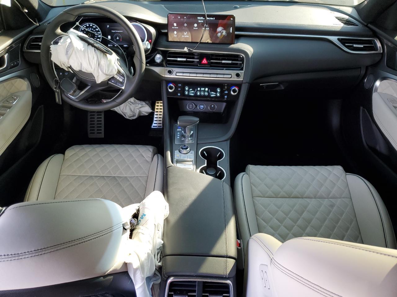 2025 GENESIS G70