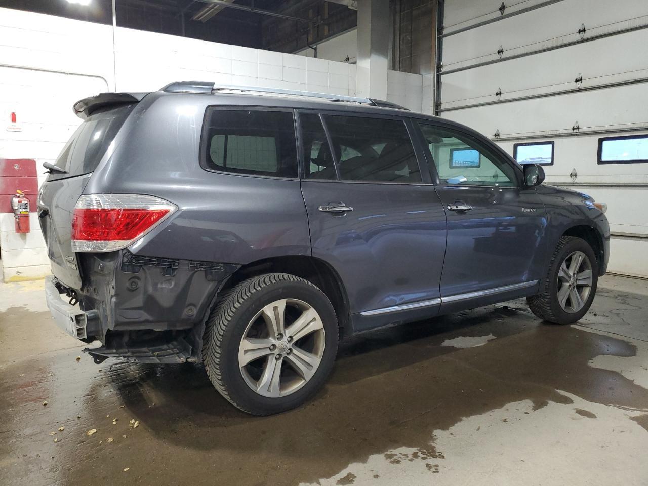 2013 TOYOTA HIGHLANDER