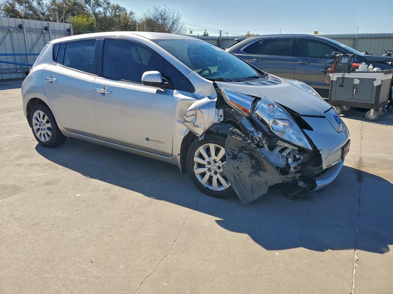 2015 NISSAN LEAF
