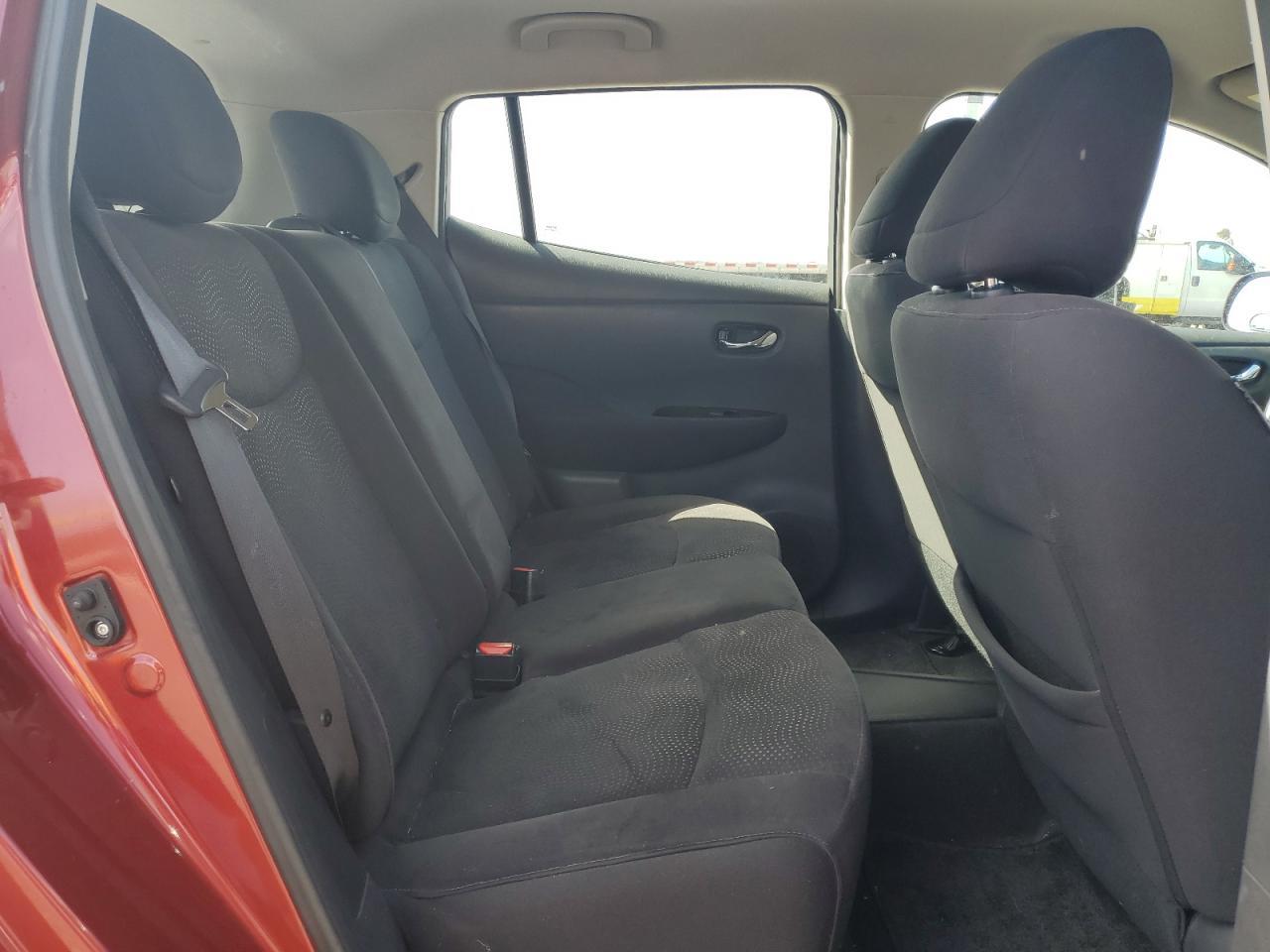 2015 NISSAN LEAF