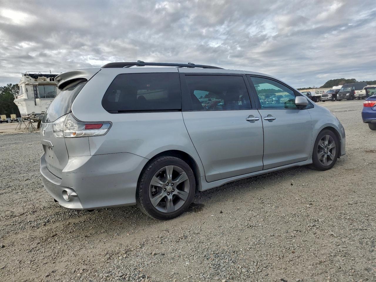 2015 TOYOTA SIENNA