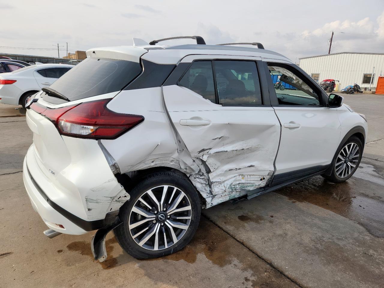 2022 NISSAN KICKS