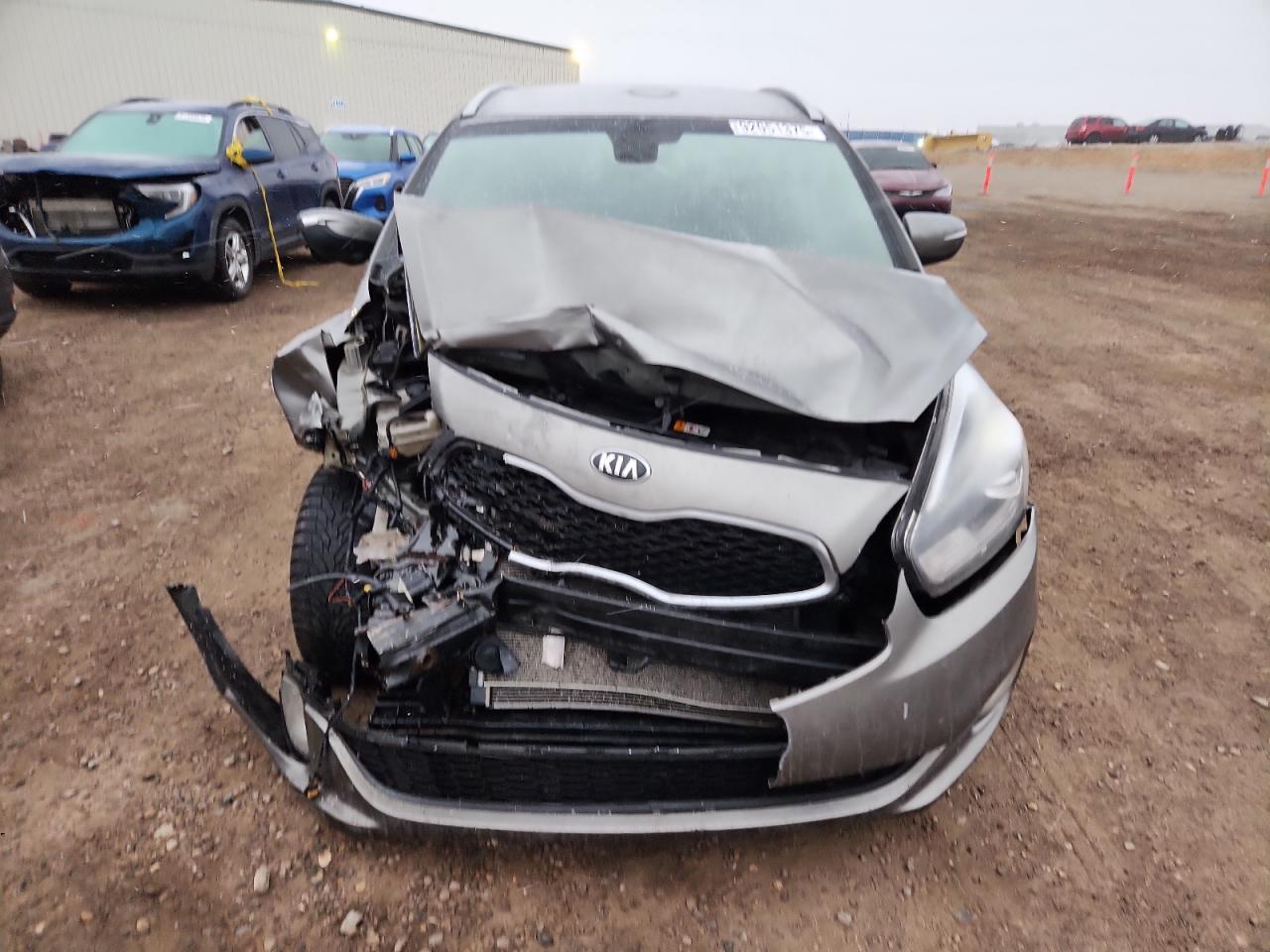 2015 KIA RONDO