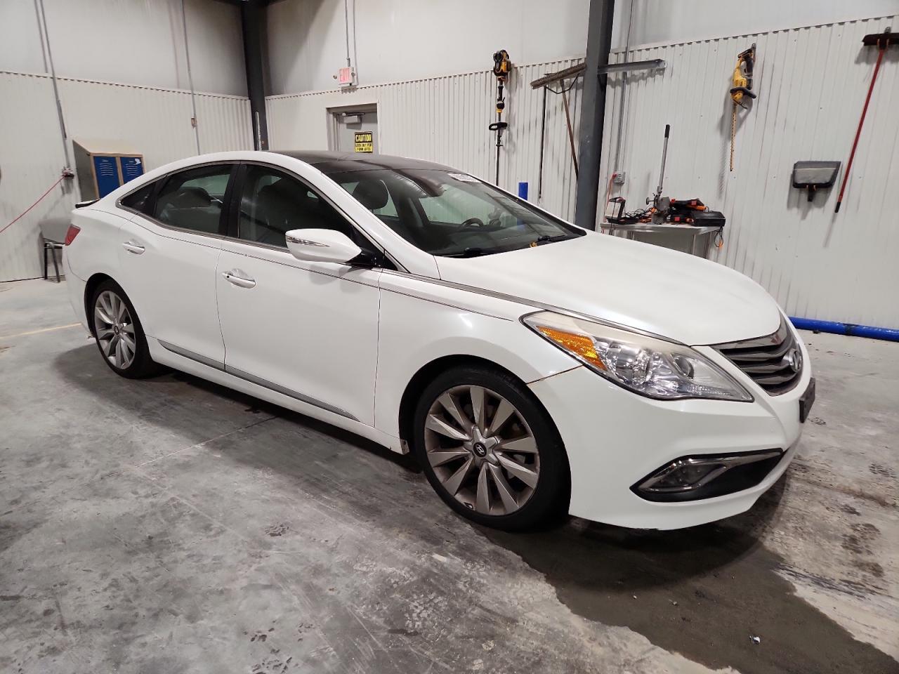 2016 HYUNDAI Azera