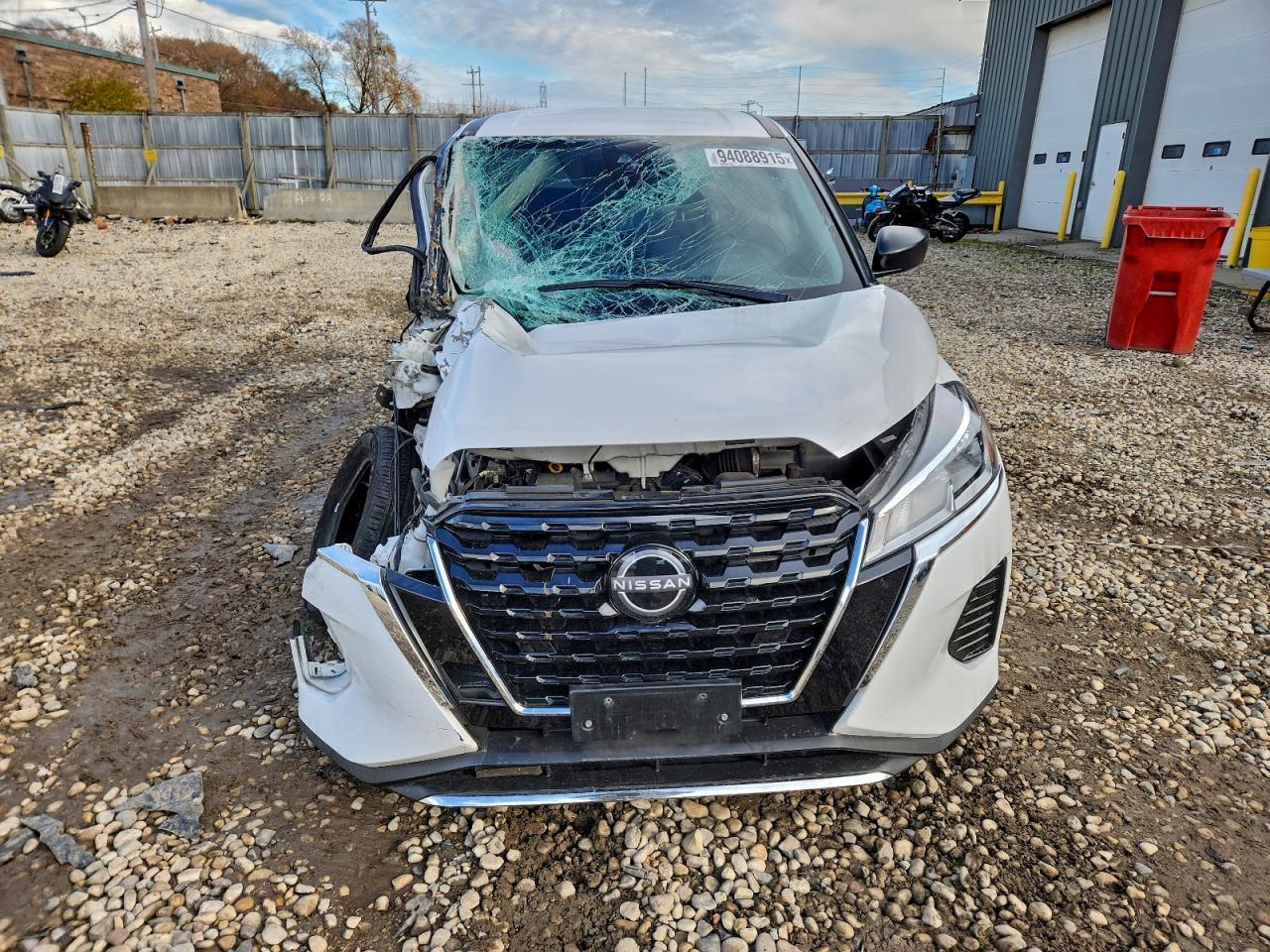 2024 NISSAN KICKS