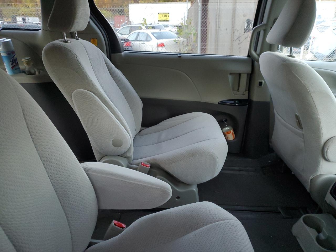 2013 TOYOTA SIENNA