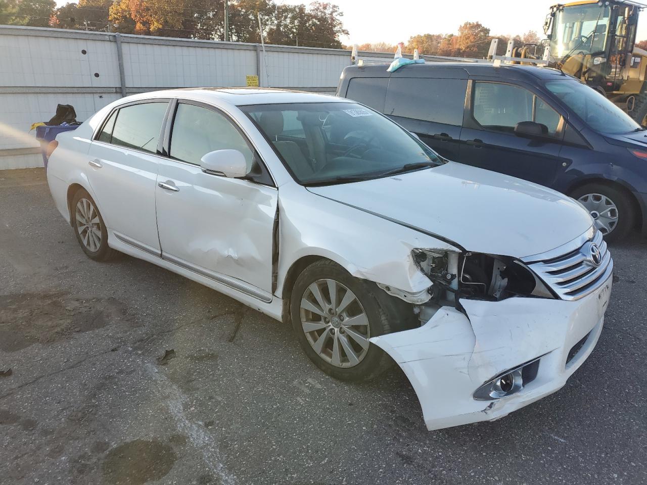 2011 TOYOTA Avalon