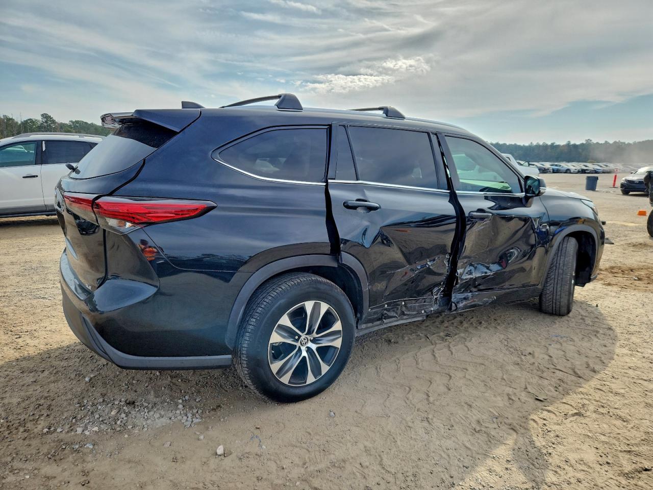 2020 TOYOTA HIGHLANDER