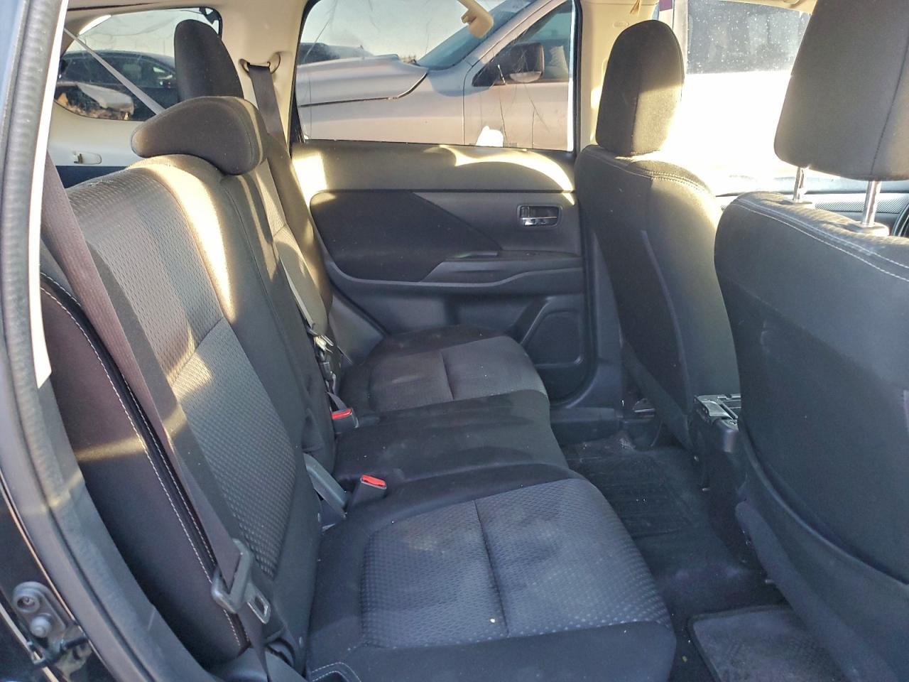 2016 MITSUBISHI outlander