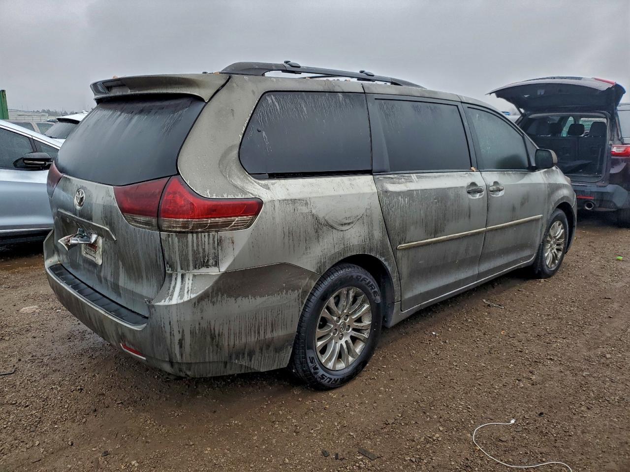 2014 TOYOTA SIENNA