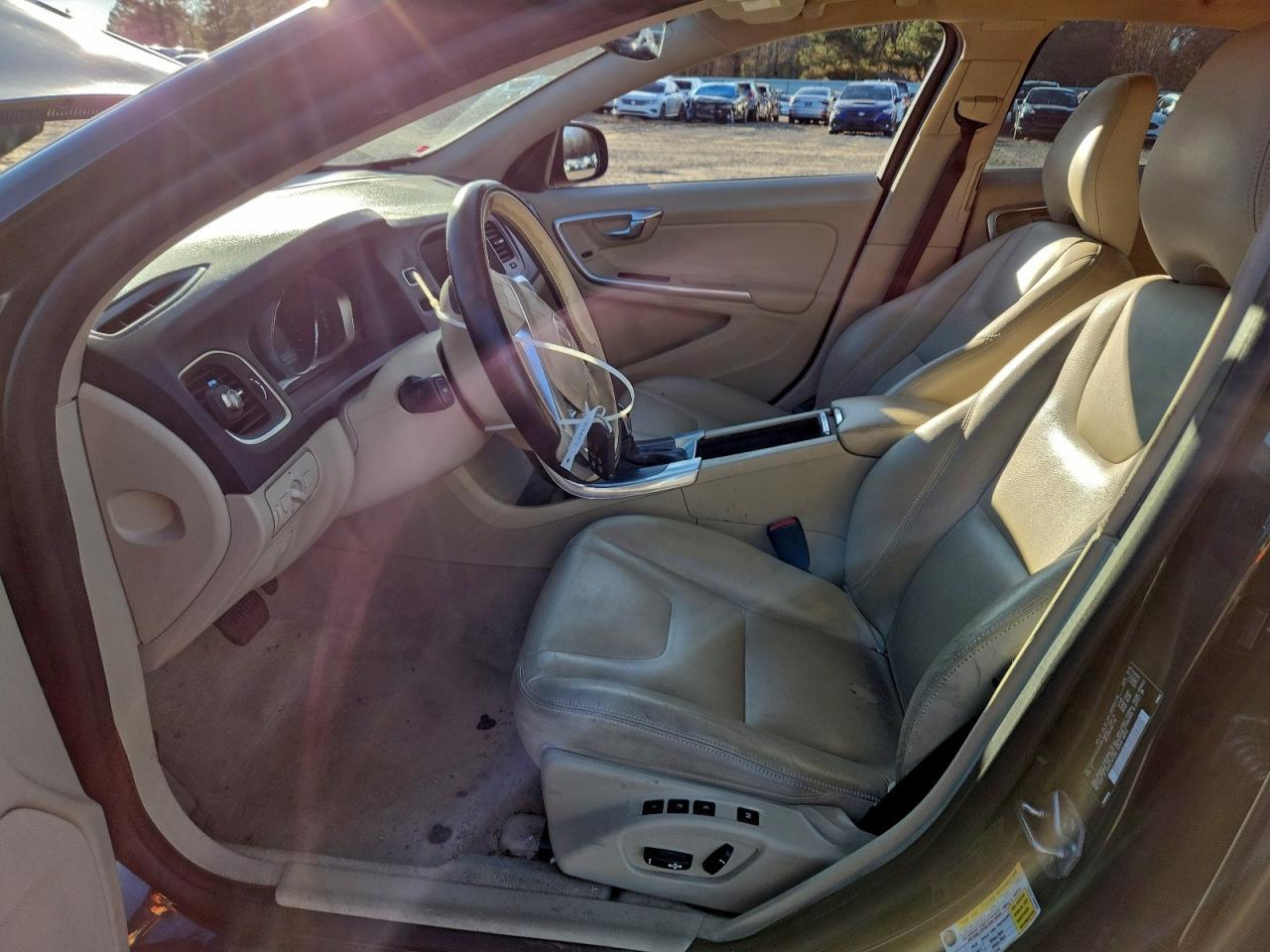 2016 VOLVO S60