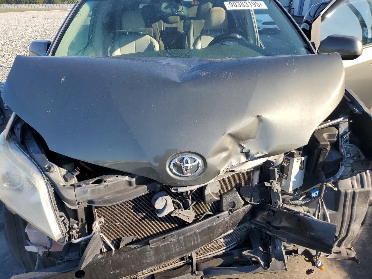 2013 TOYOTA SIENNA