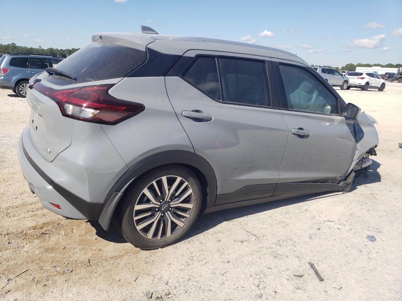 2024 NISSAN KICKS