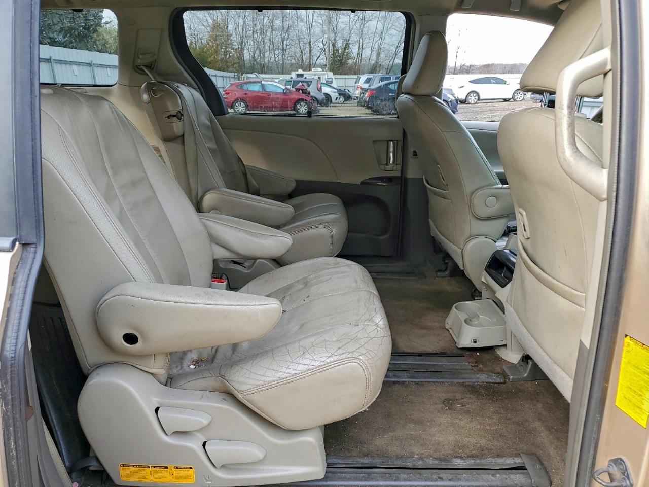 2014 TOYOTA SIENNA