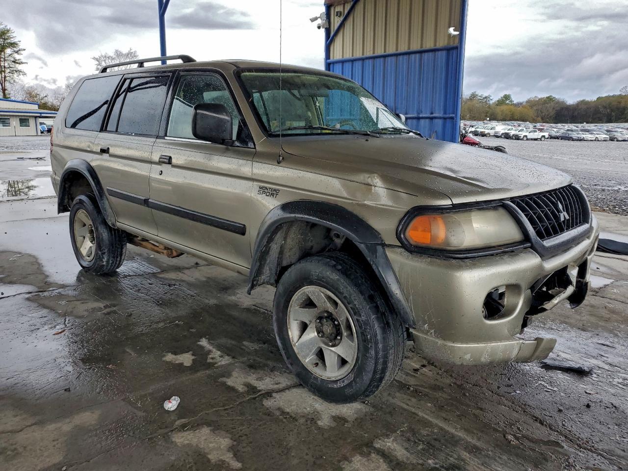 2002 MITSUBISHI Montero