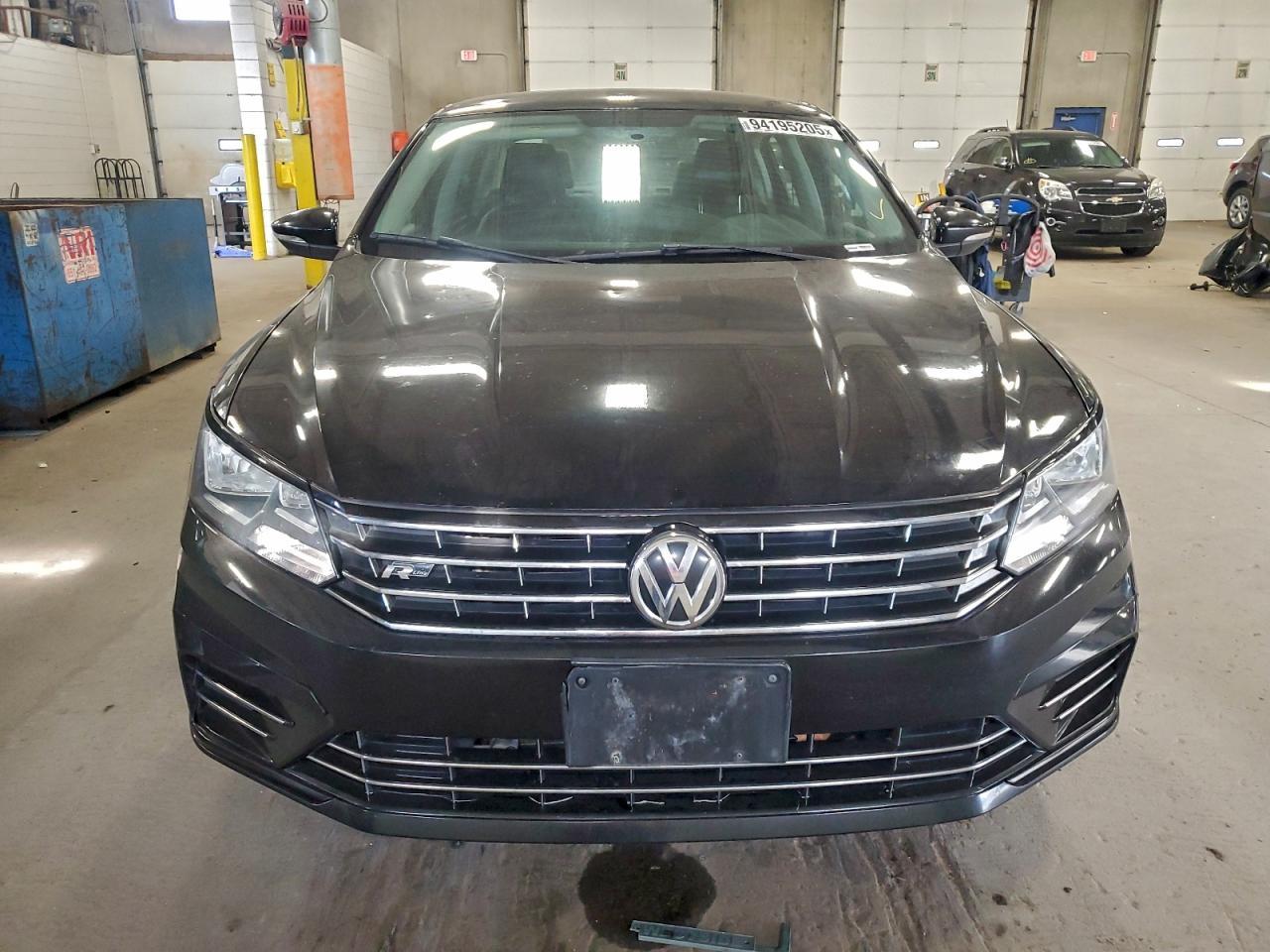 2016 VOLKSWAGEN Passat