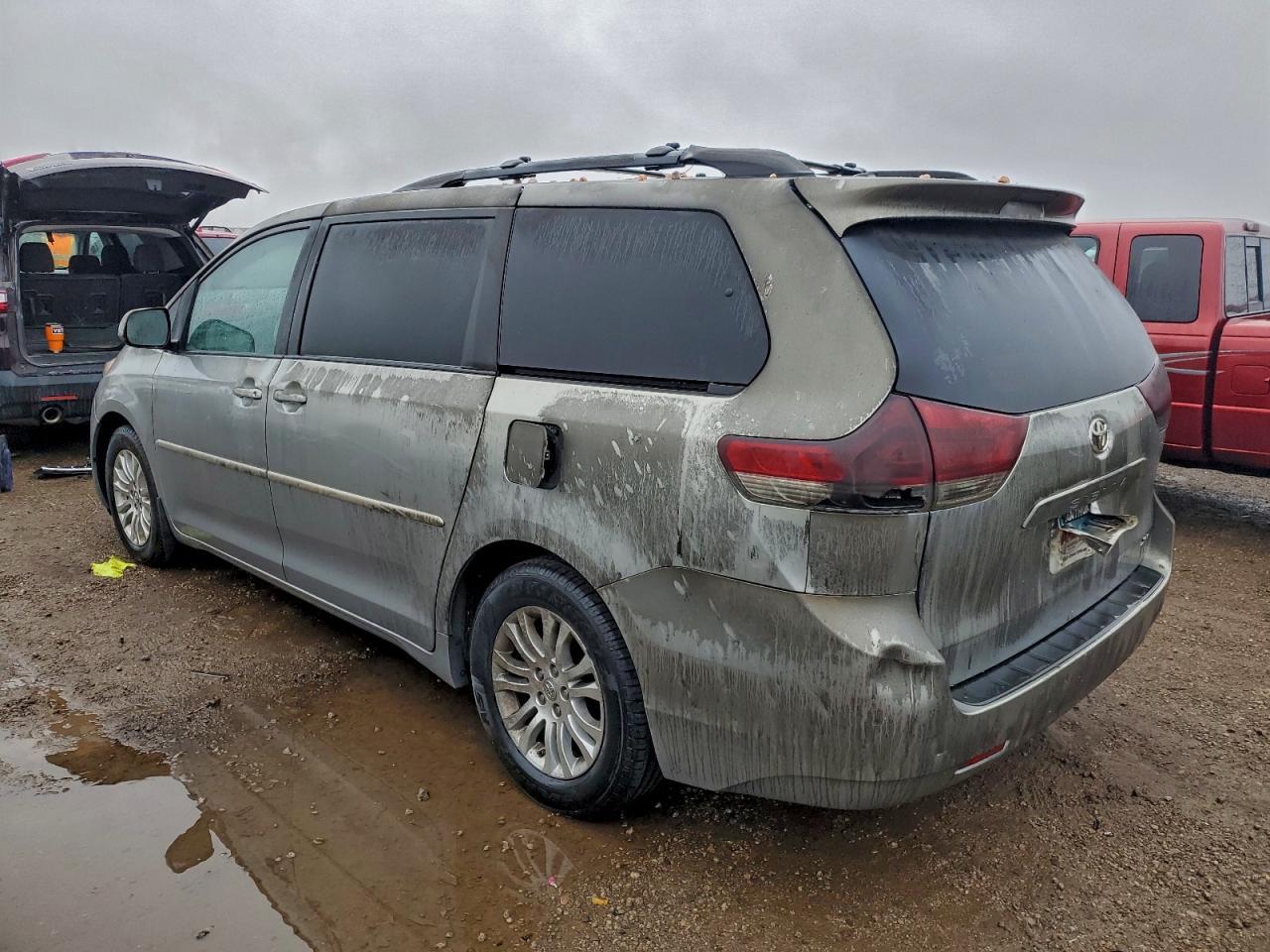 2014 TOYOTA SIENNA