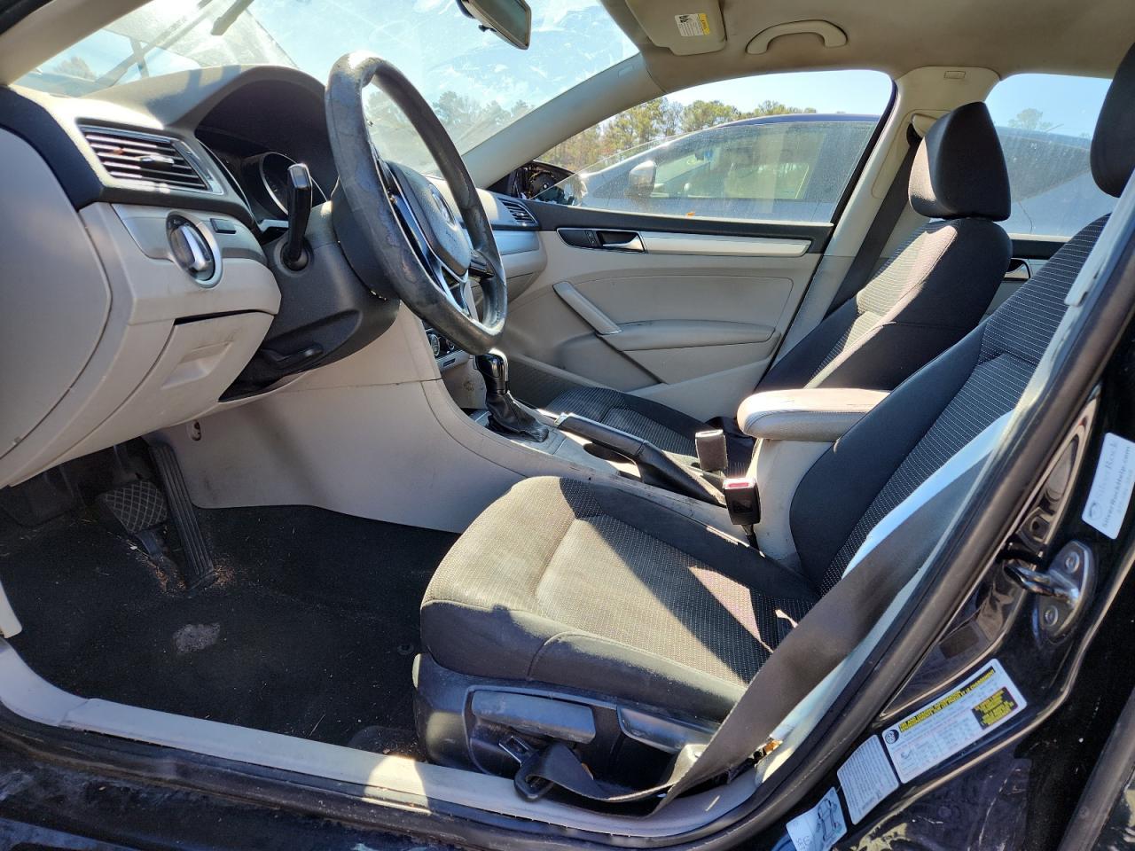2017 VOLKSWAGEN Passat