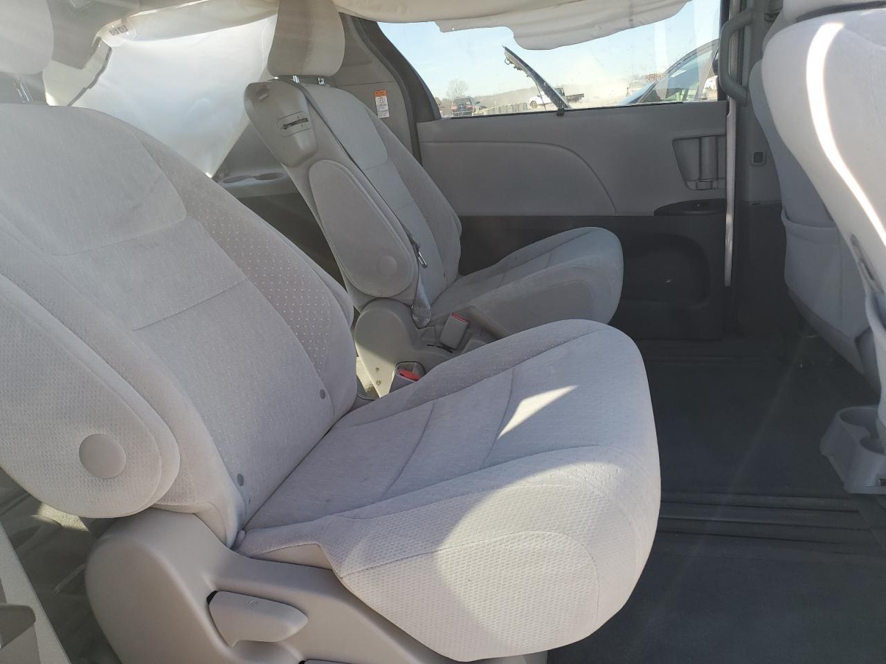 2016 TOYOTA SIENNA