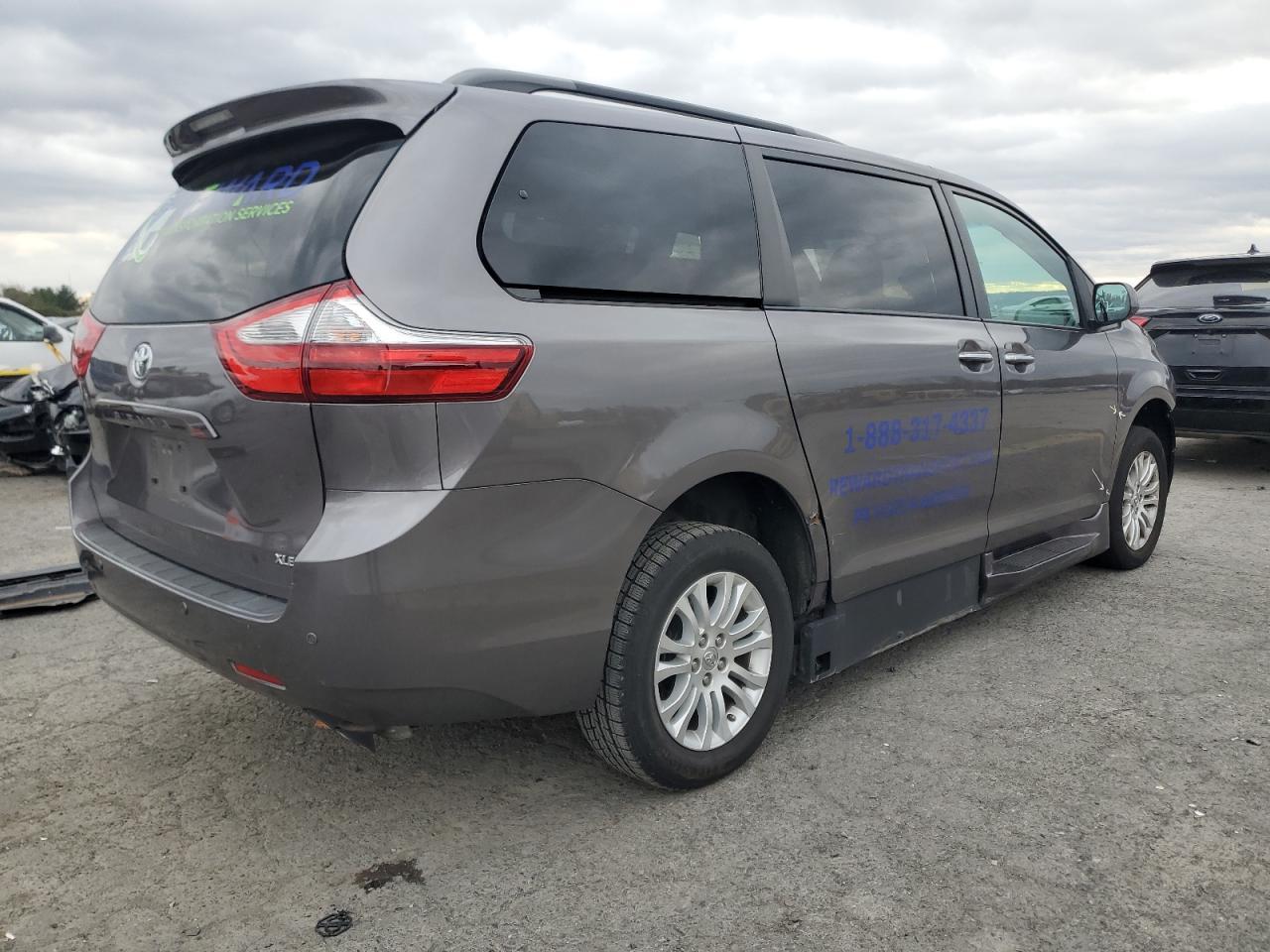 2017 TOYOTA SIENNA