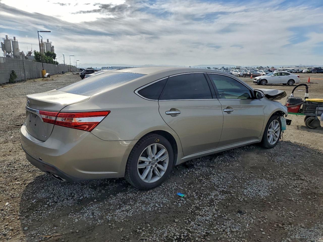 2013 TOYOTA Avalon