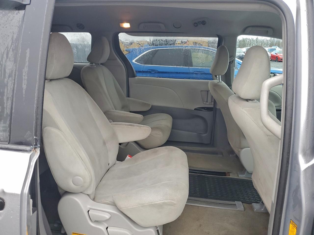2013 TOYOTA SIENNA