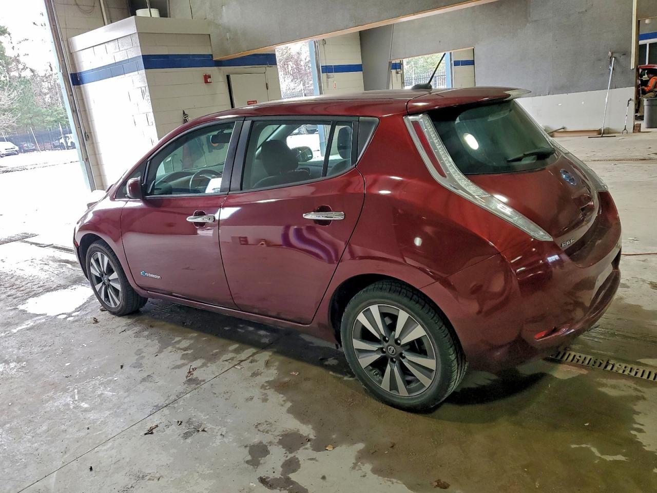 2016 NISSAN LEAF