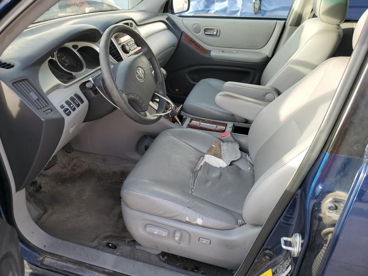 2004 TOYOTA HIGHLANDER
