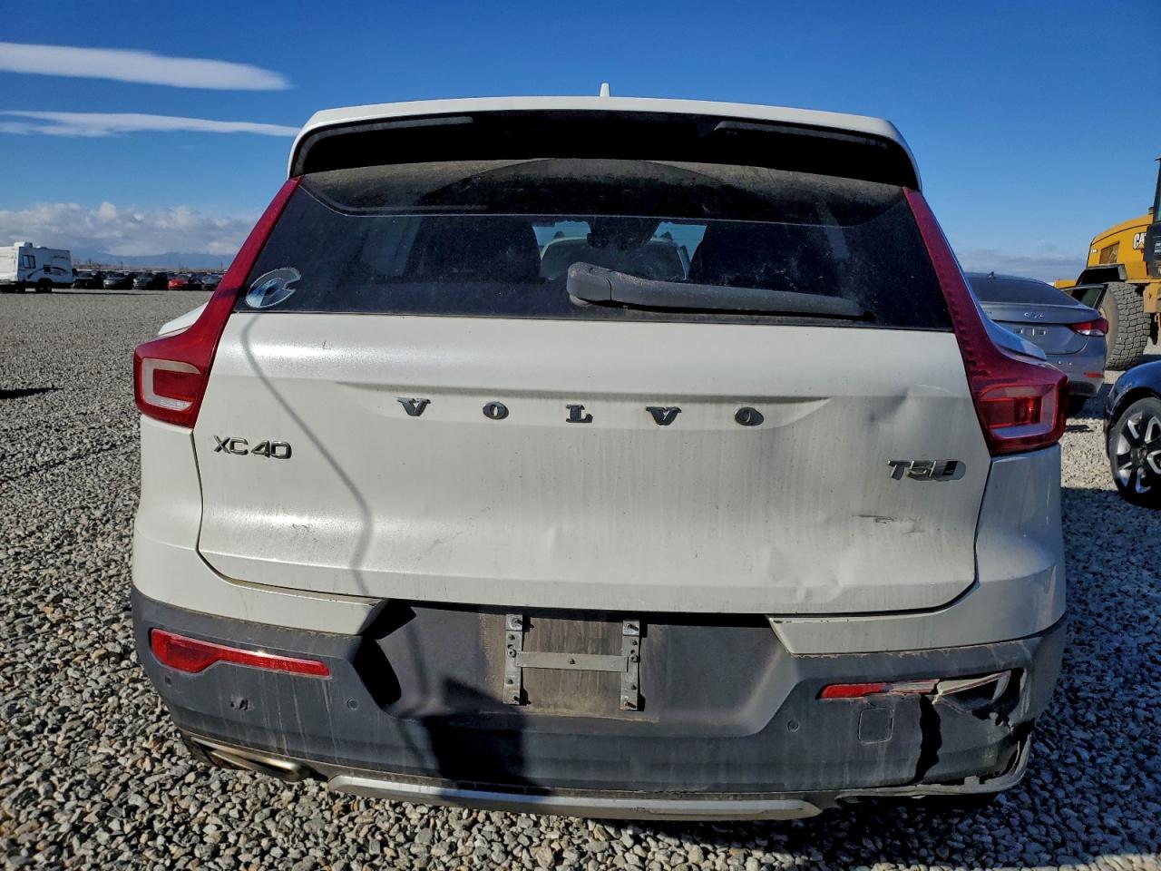 2019 VOLVO XC40