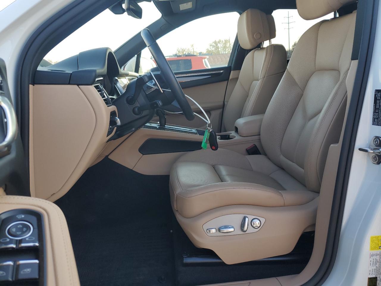 2024 PORSCHE Macan
