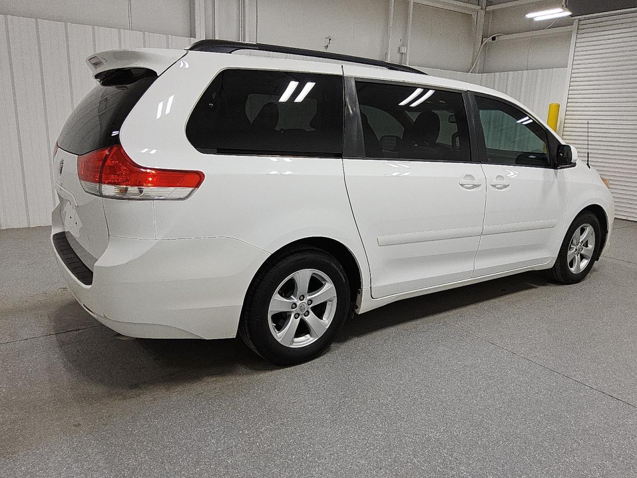2014 TOYOTA SIENNA