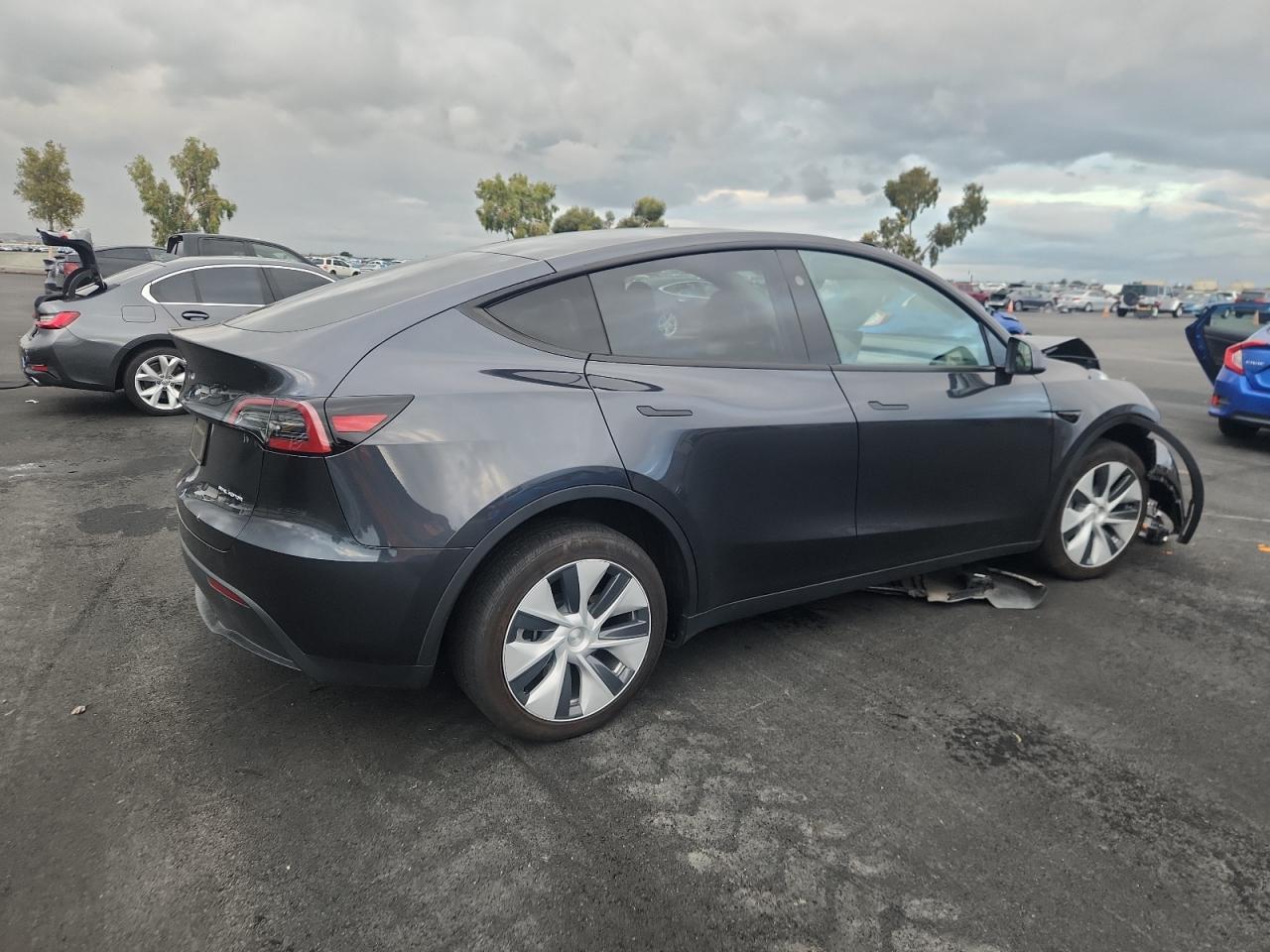 2024 TESLA MODEL Y