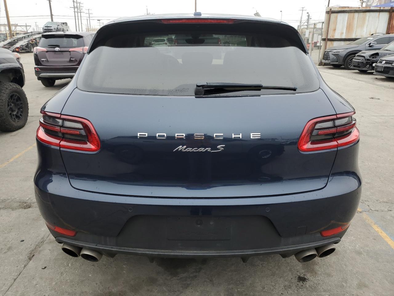 2016 PORSCHE Macan