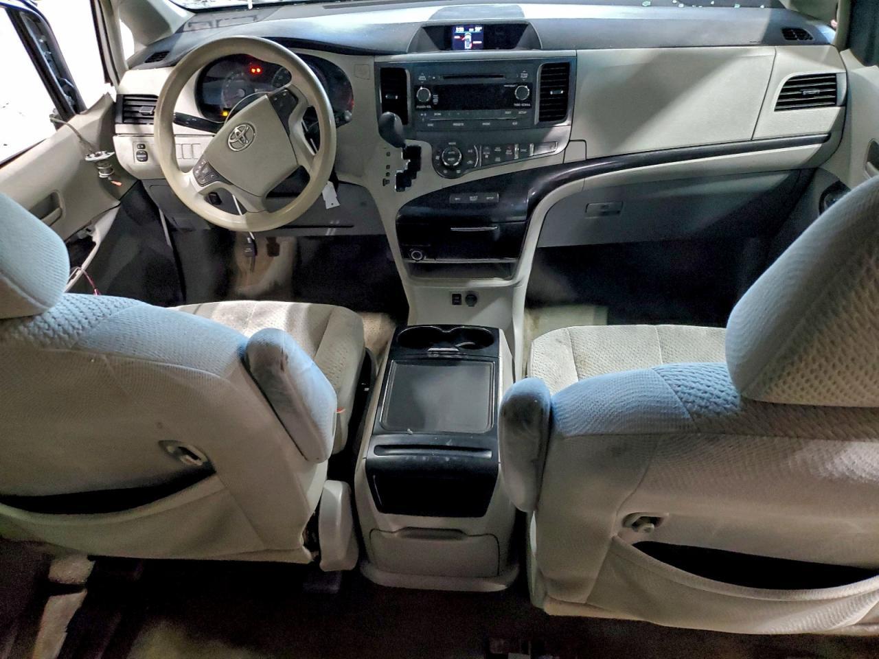 2014 TOYOTA SIENNA