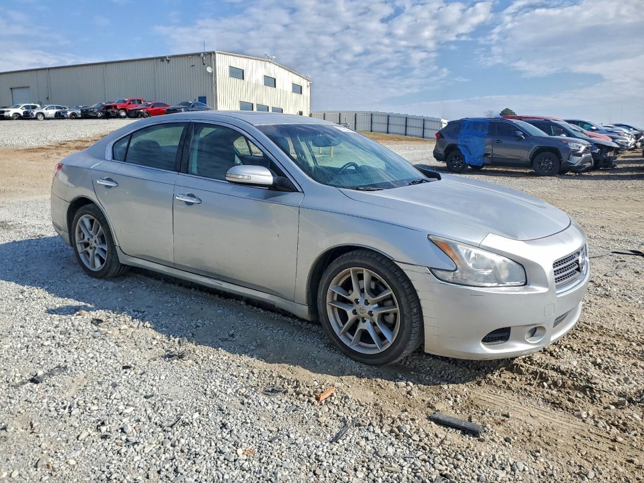 2010 NISSAN Maxima
