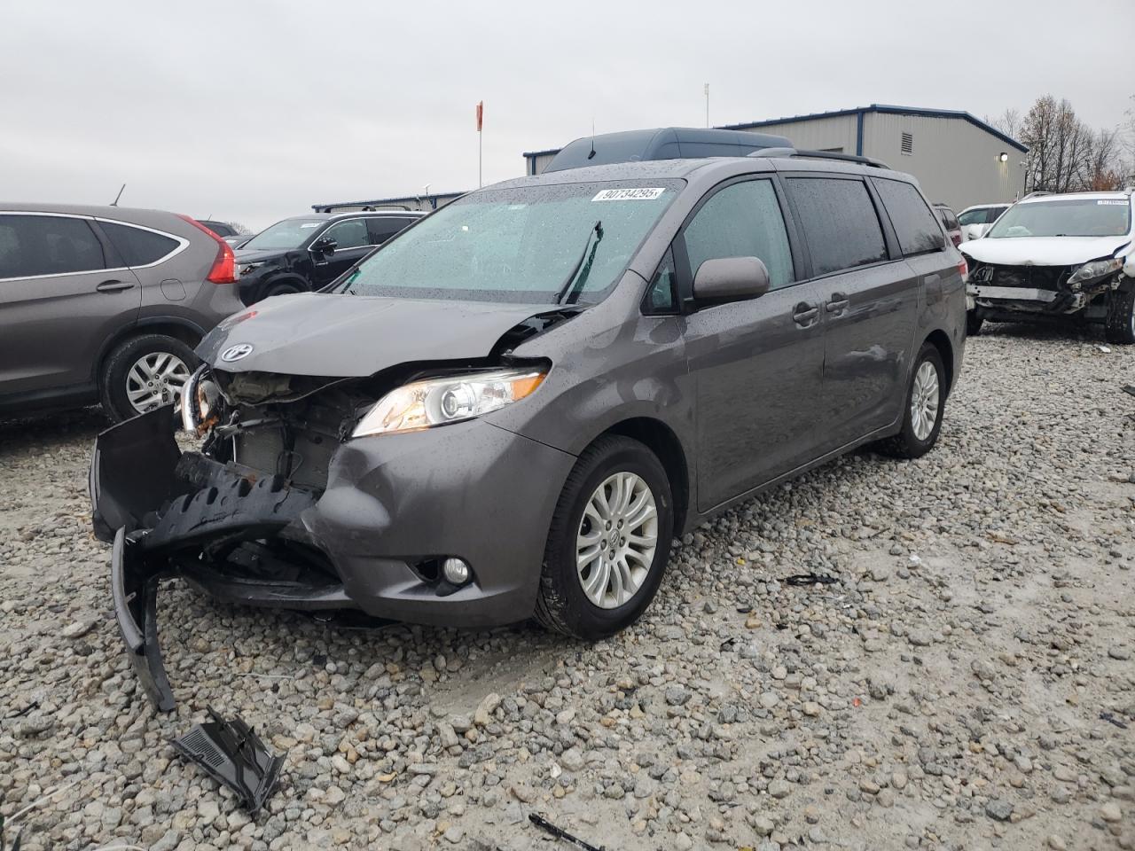 2014 TOYOTA SIENNA
