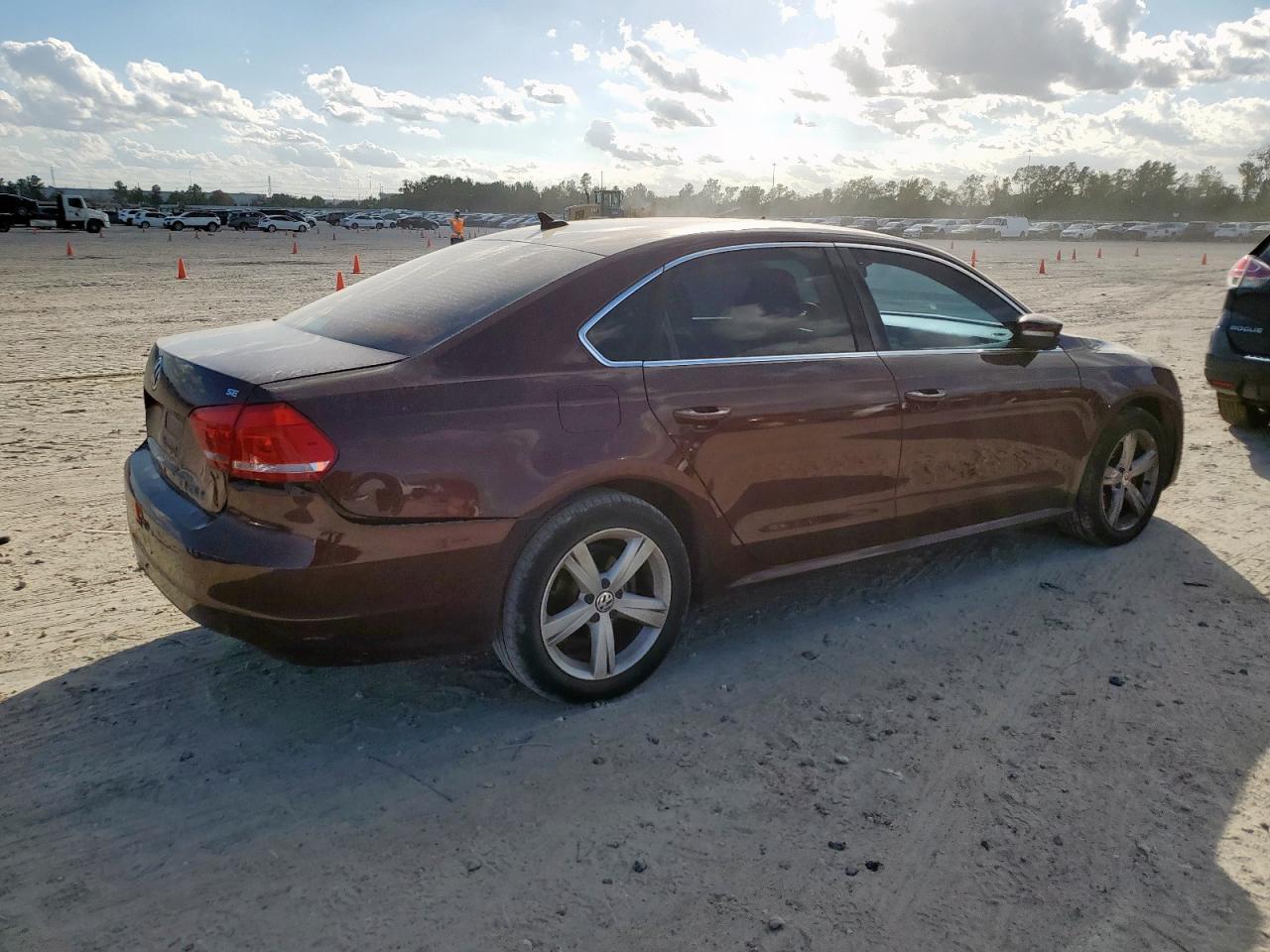 2013 VOLKSWAGEN Passat