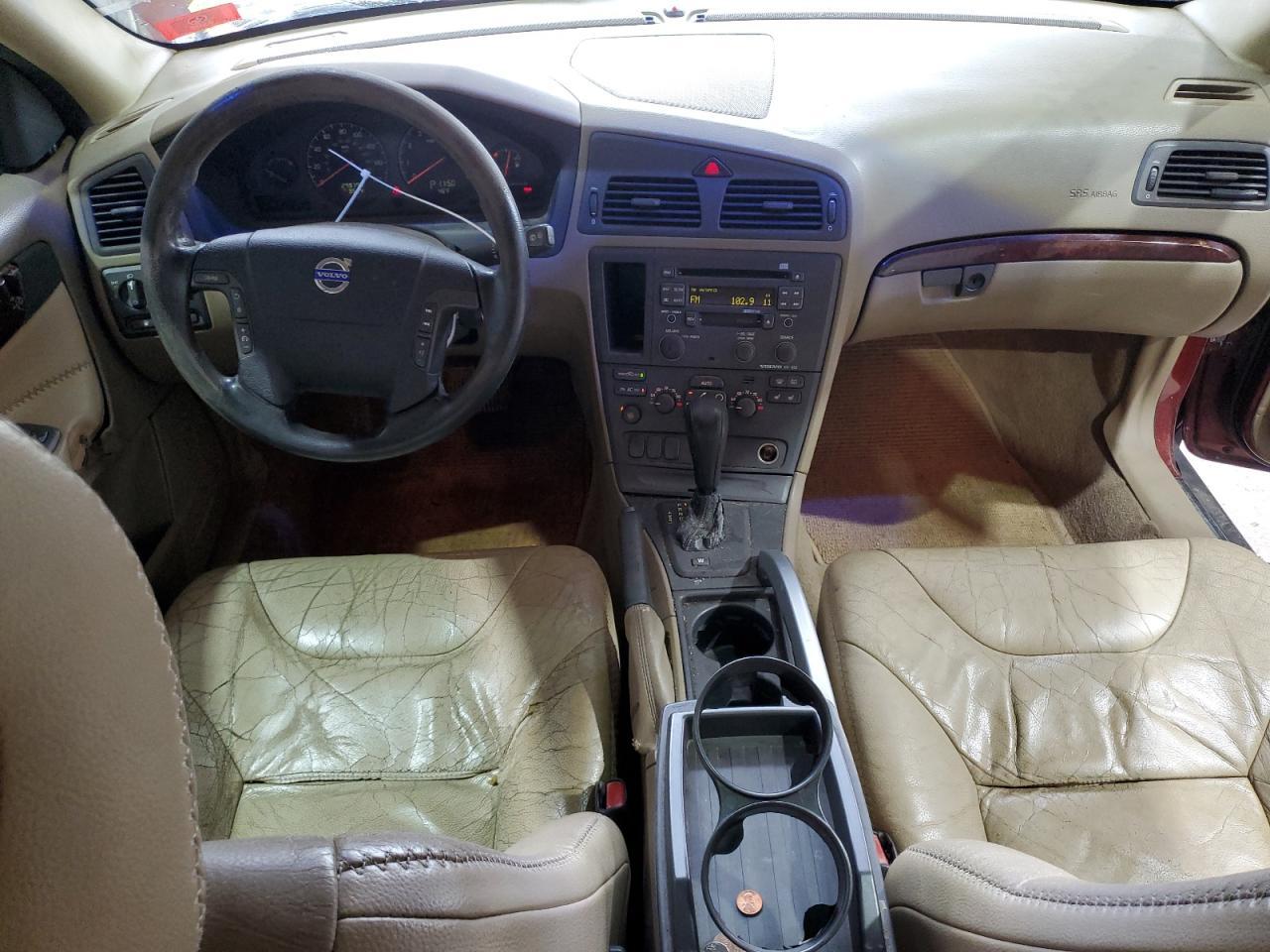 2002 VOLVO V70