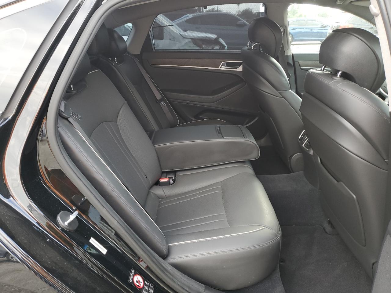 2015 HYUNDAI GENESIS
