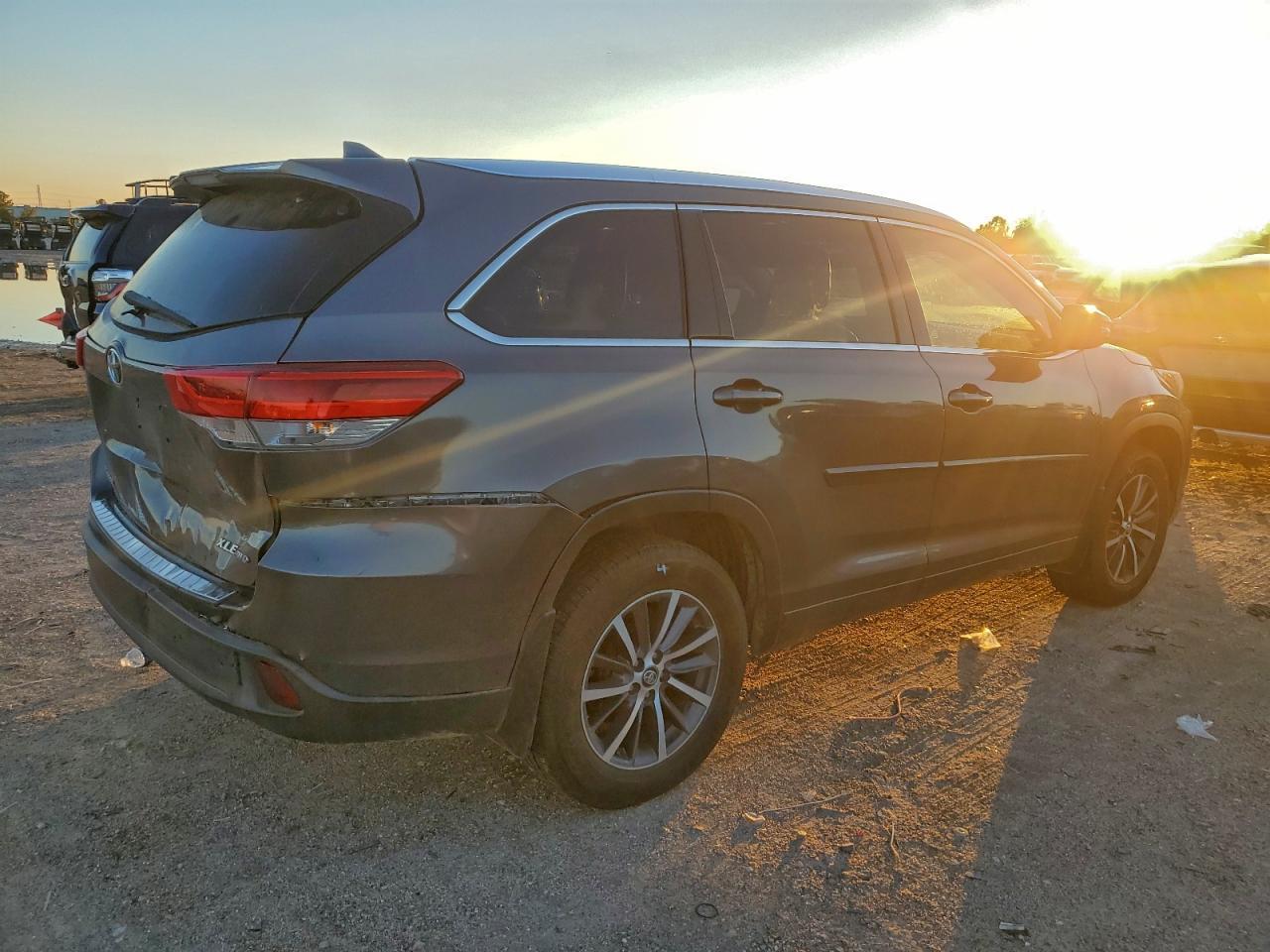 2018 TOYOTA HIGHLANDER