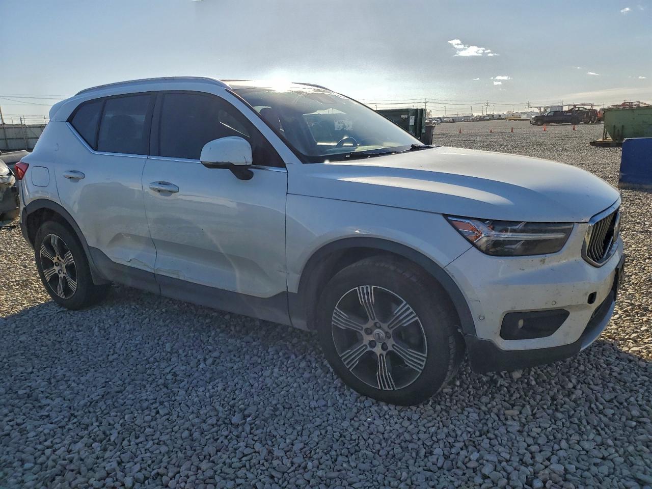 2019 VOLVO XC40