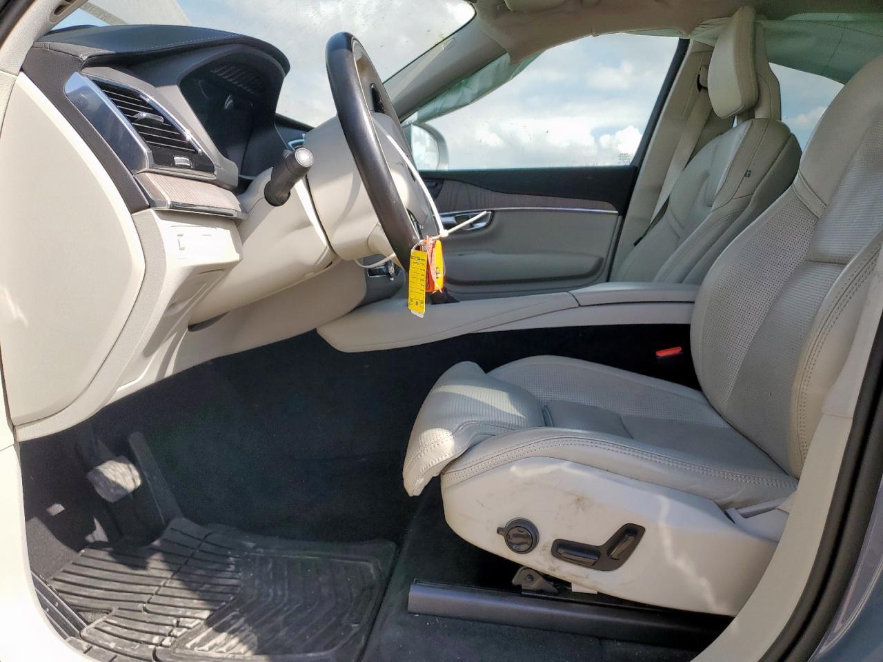 2021 VOLVO XC90