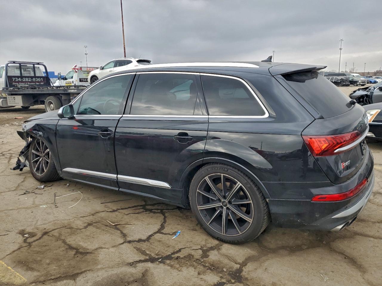 2022 AUDI SQ7